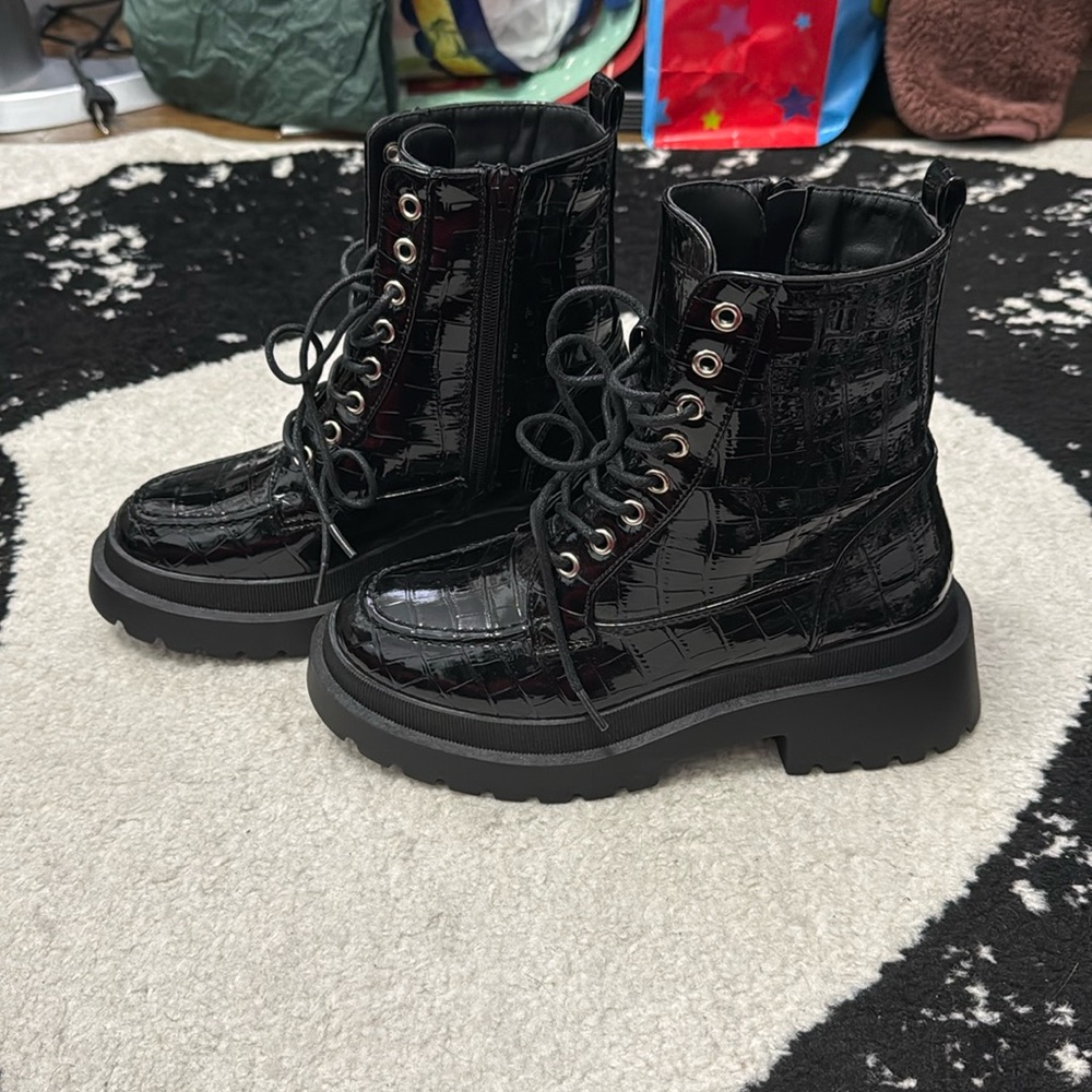 Topshop chunky Y2K Size 7 croc patent boots in black New
